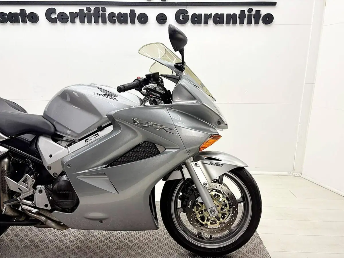 Honda VFR 800 (2002 - 05) (9)