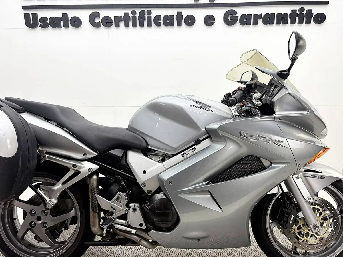 Honda VFR 800 (2002 - 05) (8)