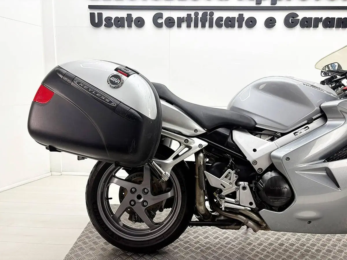 Honda VFR 800 (2002 - 05) (7)