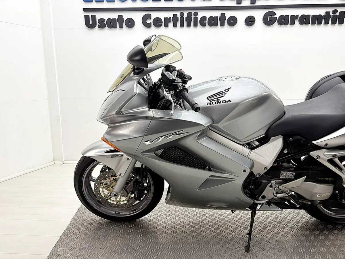 Honda VFR 800 (2002 - 05) (14)