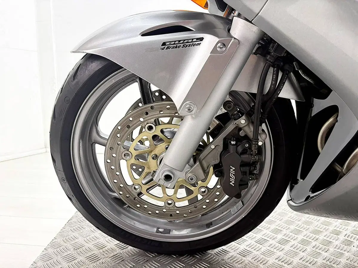 Honda VFR 800 (2002 - 05) (12)