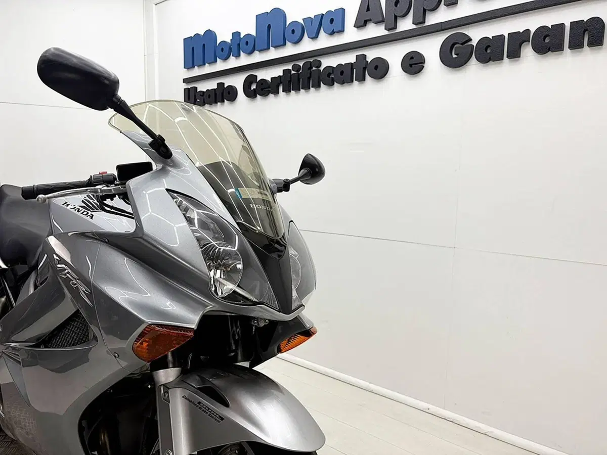 Honda VFR 800 (2002 - 05) (10)