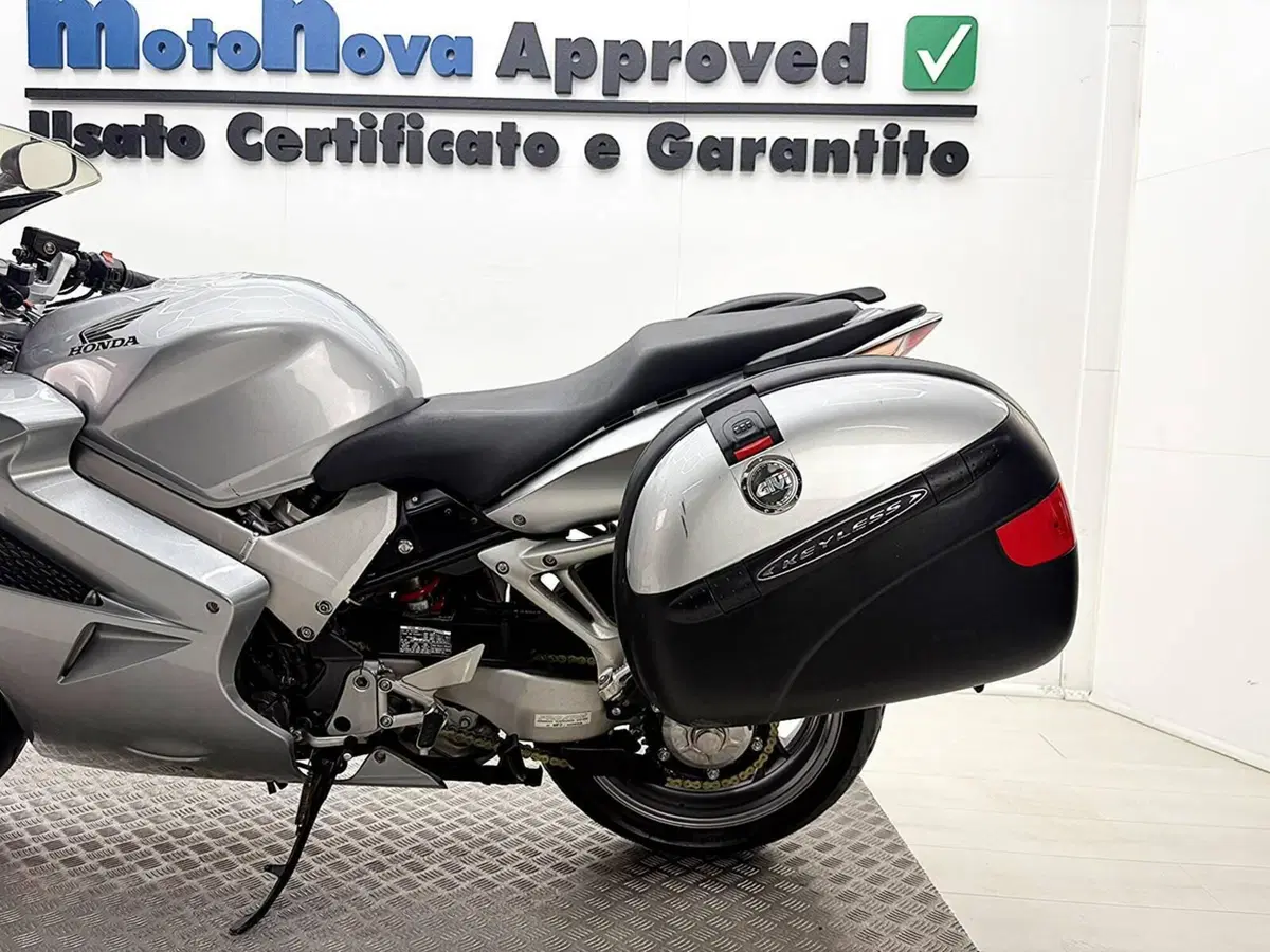 Honda VFR 800 (2002 - 05) (16)