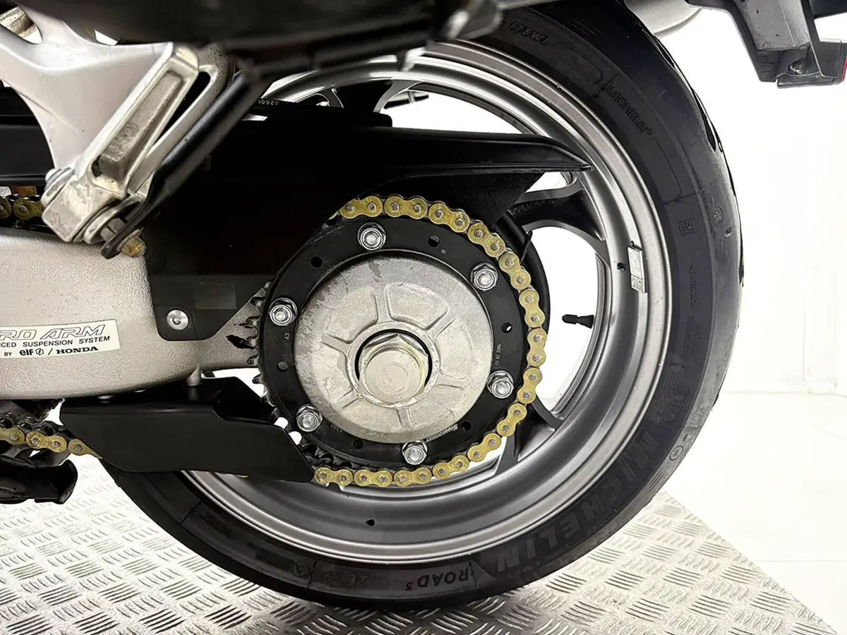 Honda VFR 800 (2002 - 05) (17)