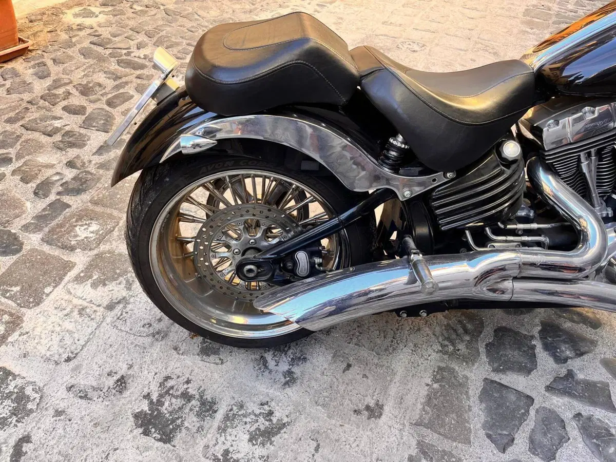 Harley-Davidson 1584 Rocker (2008 - 09) - FXCW (11)
