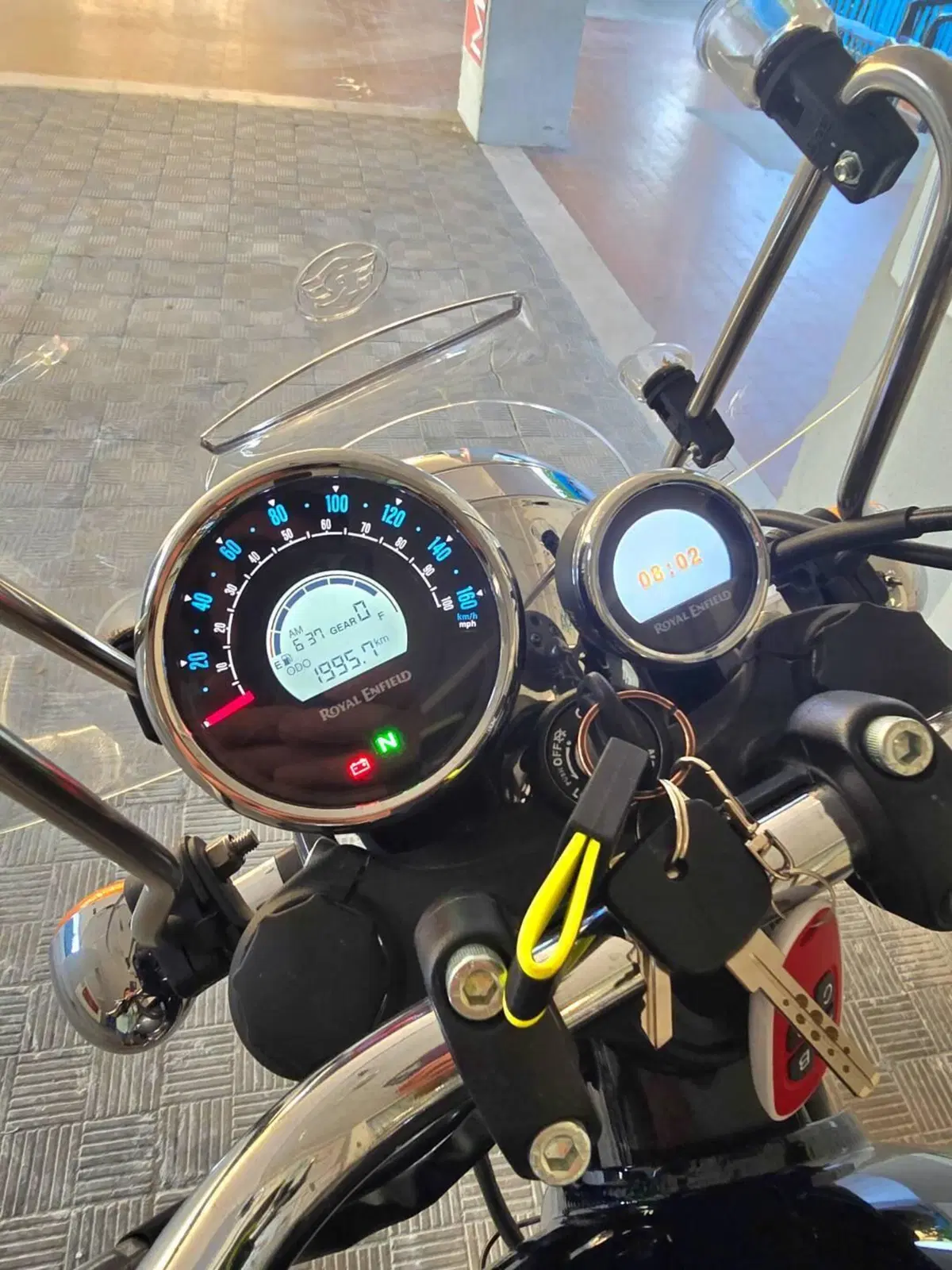 Royal Enfield Meteor 350 Aurora (2024 - 26) (2)
