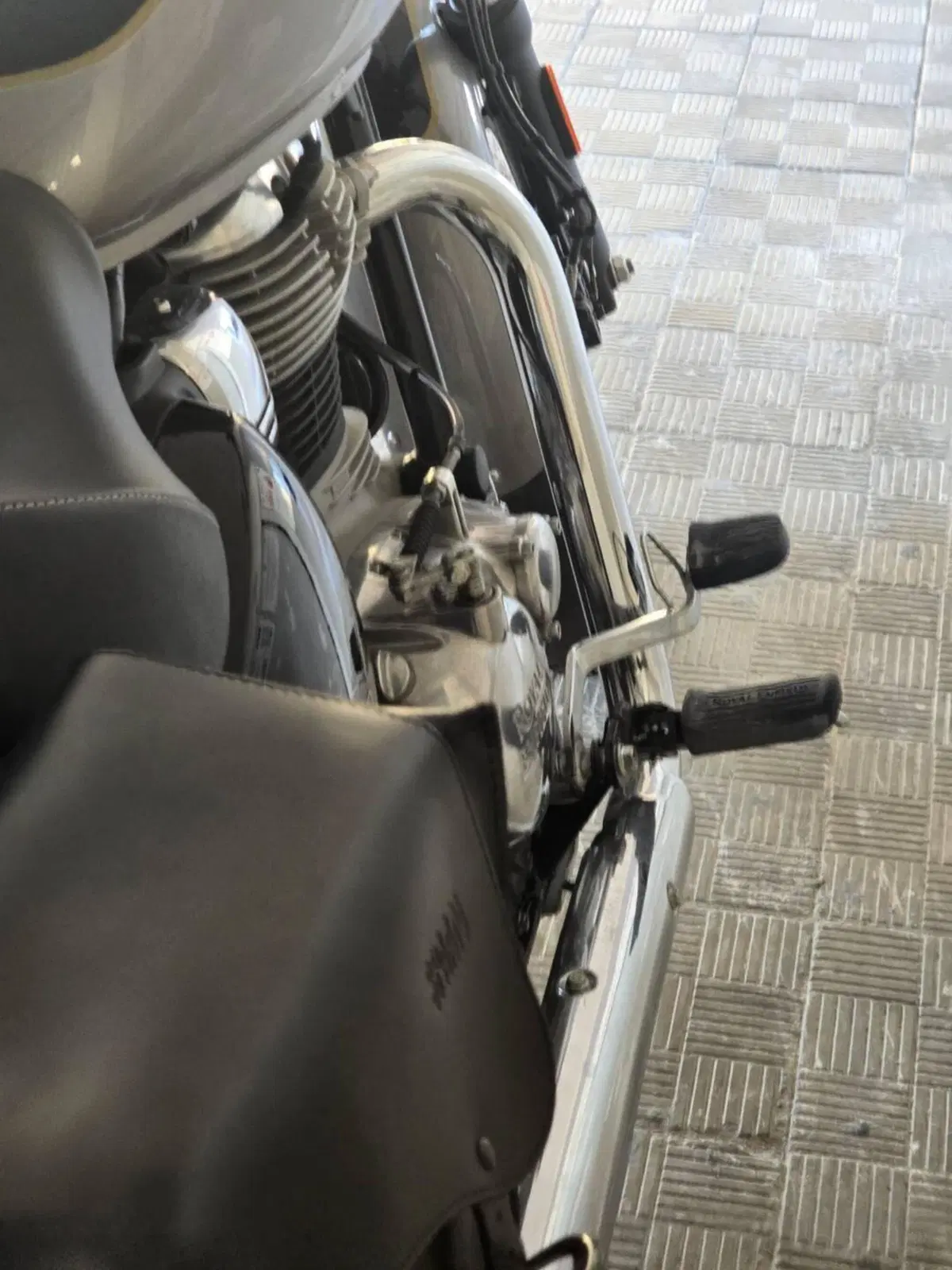 Royal Enfield Meteor 350 Aurora (2024 - 26) (11)