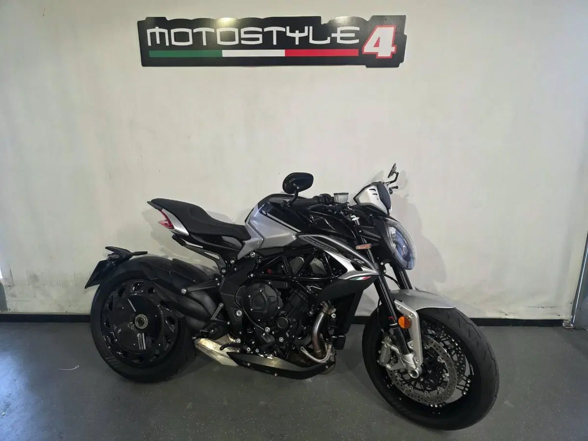 MV Agusta Dragster 800 RR Ottantesimo (2025 - 26)
