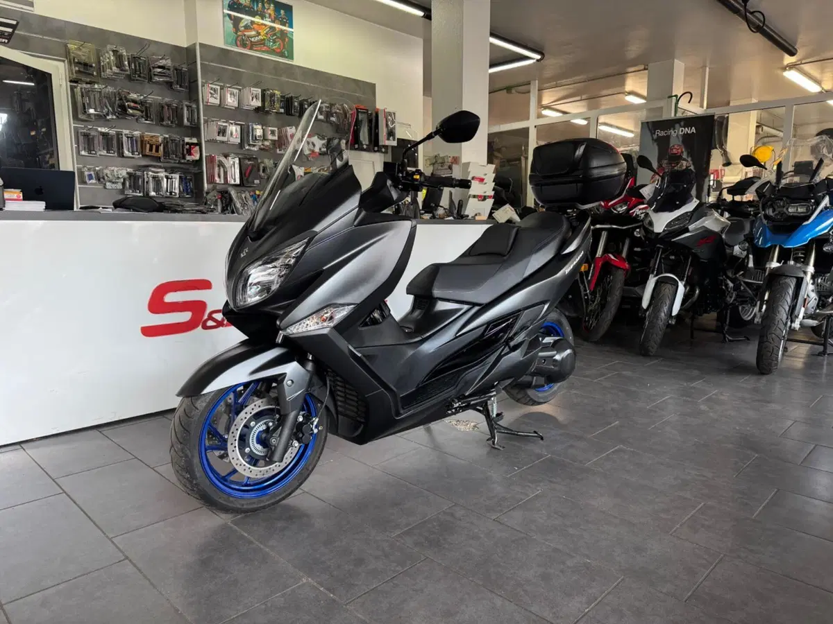 Suzuki Burgman 400 (2022 - 24) (2)