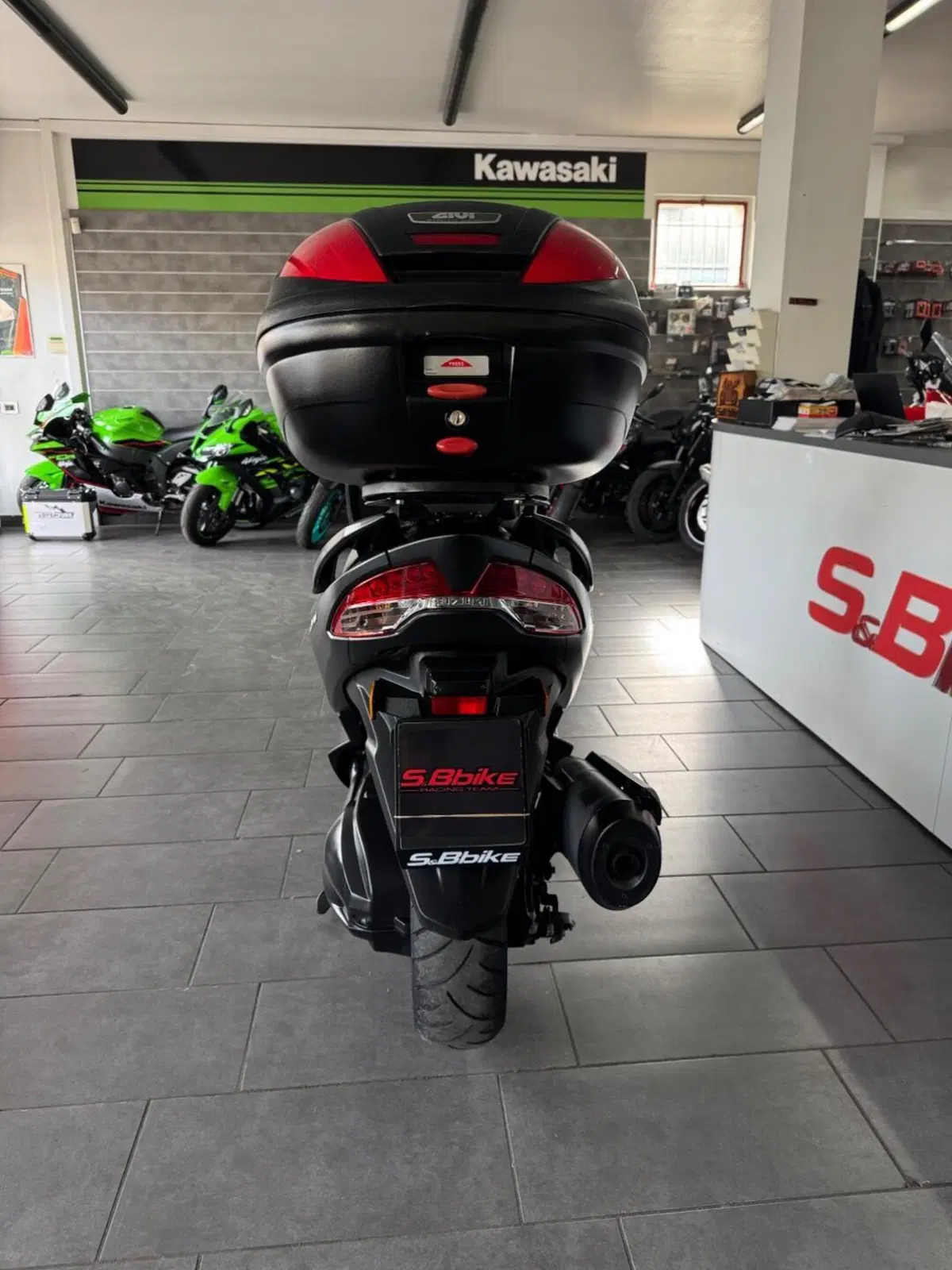 Suzuki Burgman 400 (2022 - 24) (4)