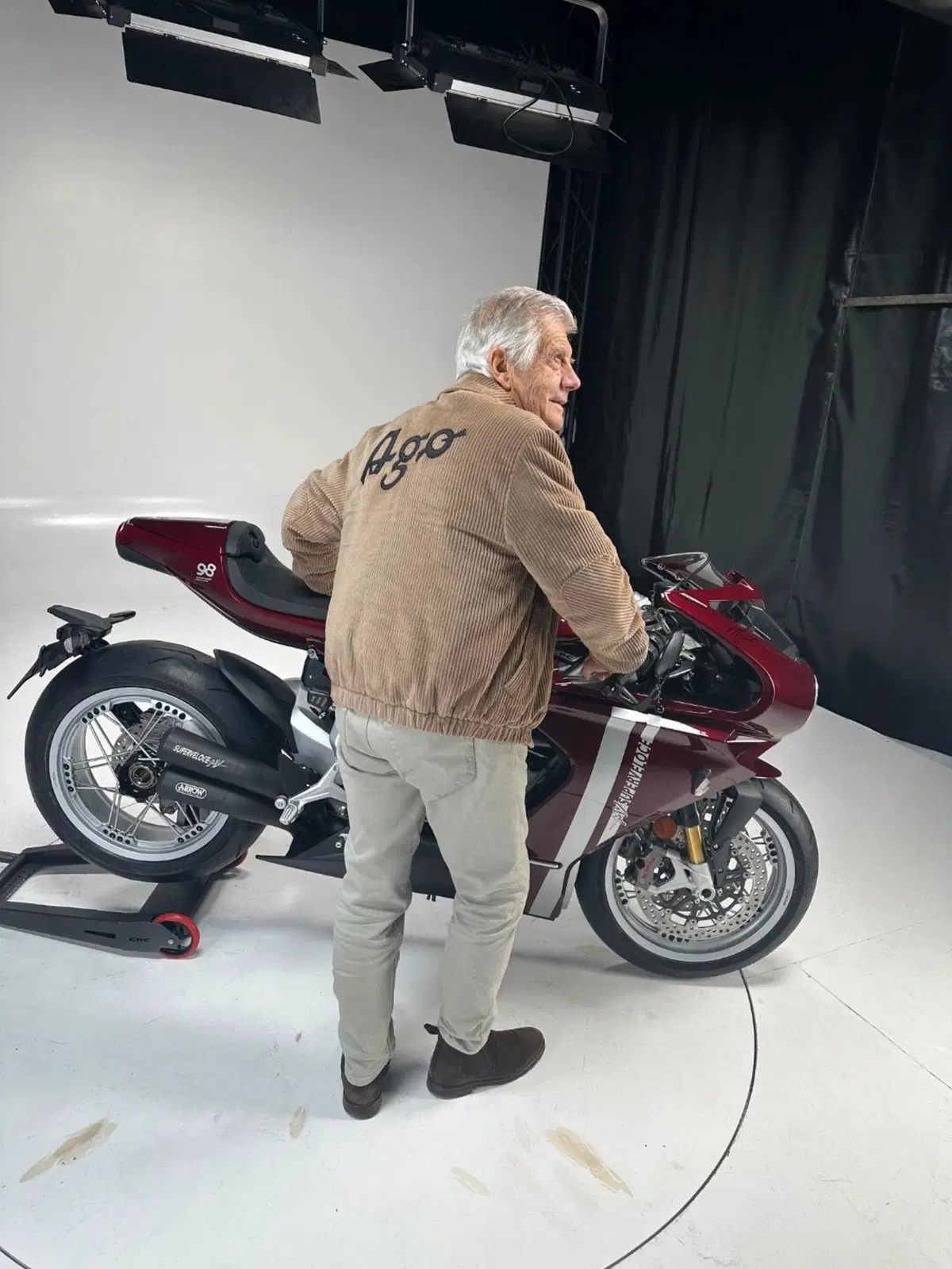 MV Agusta Superveloce 800 98 (2023 - 26) (3)