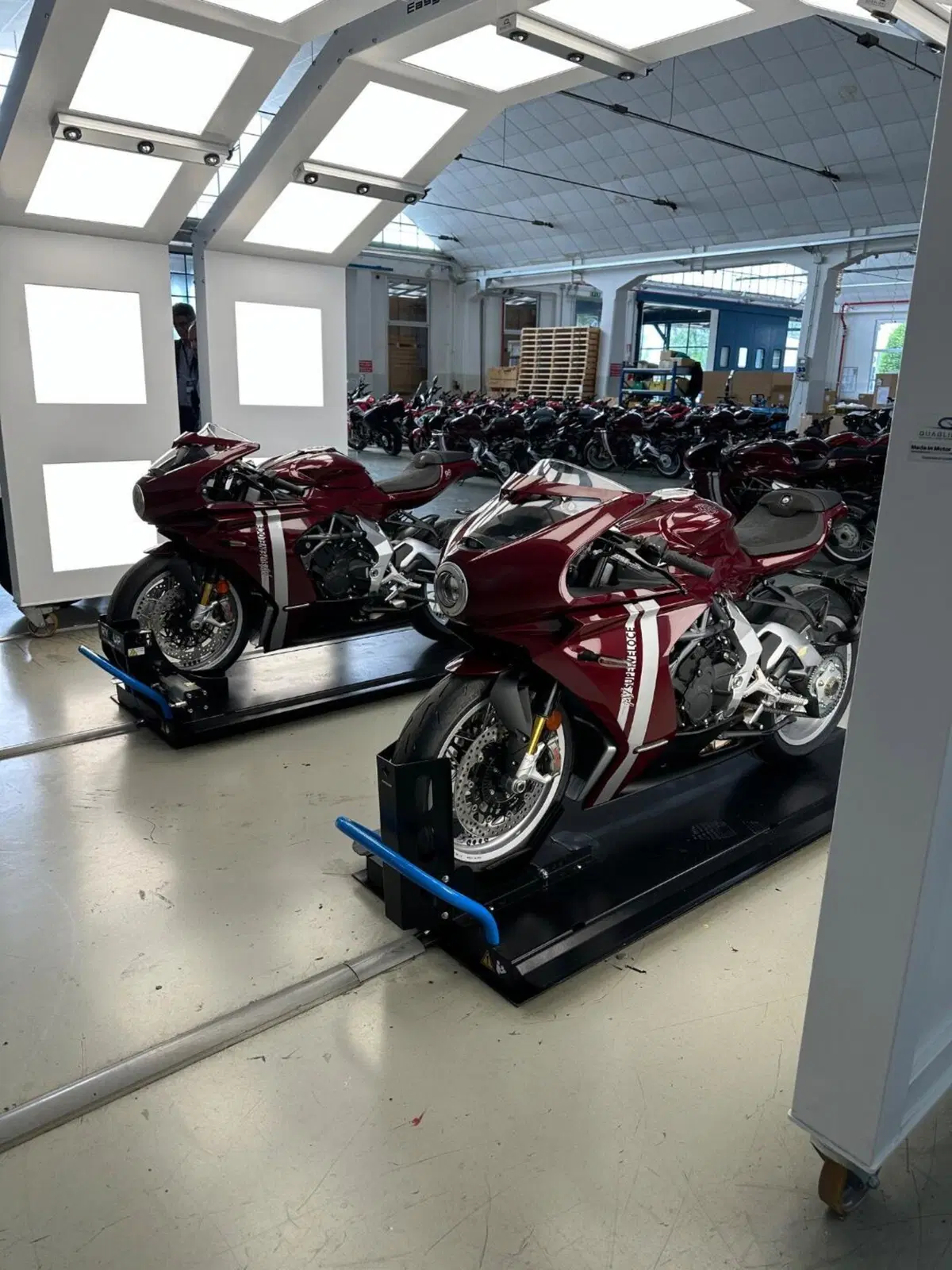 MV Agusta Superveloce 800 98 (2023 - 26) (5)