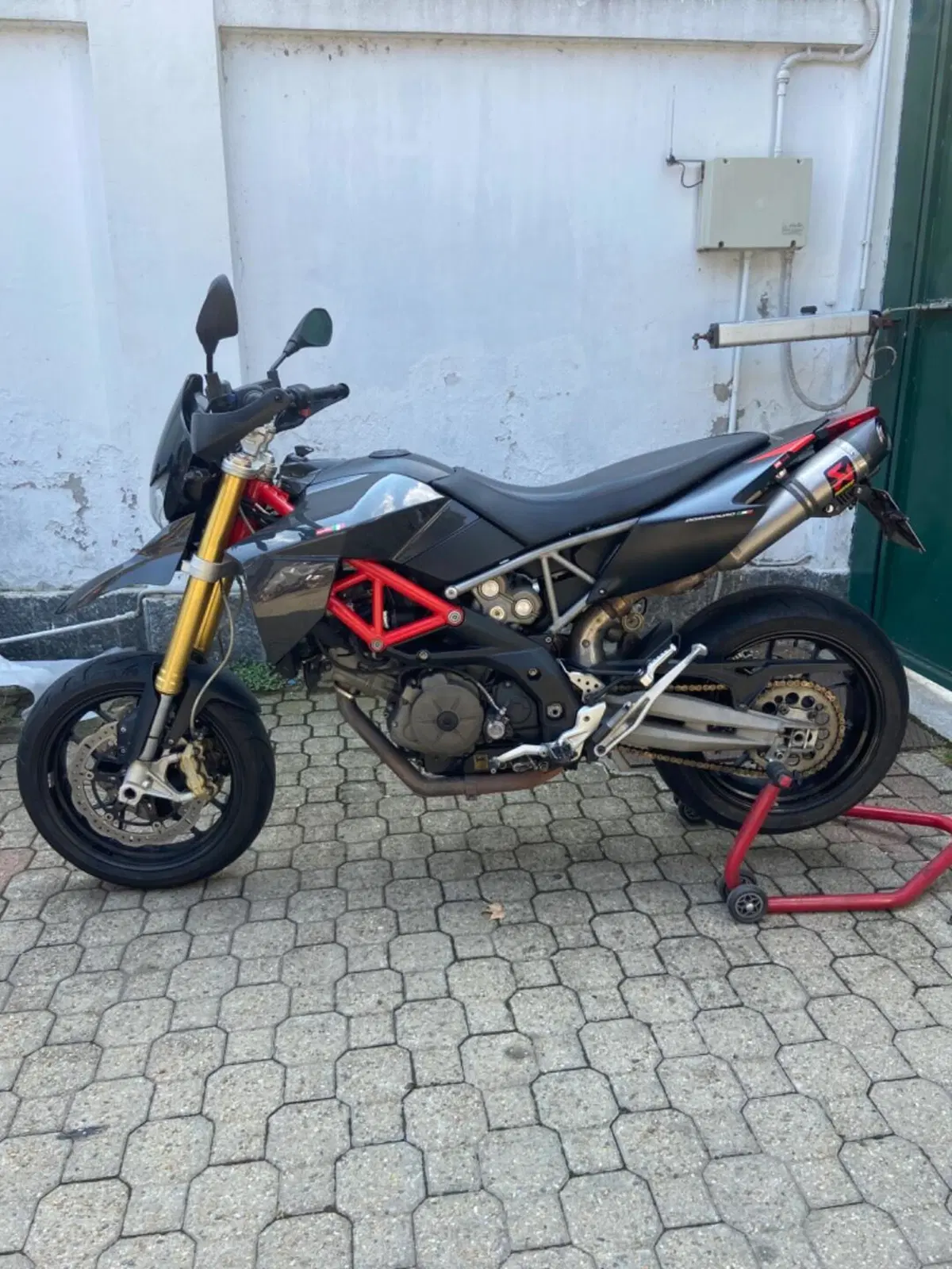 Aprilia Dorsoduro 750 Factory (2010 - 13)