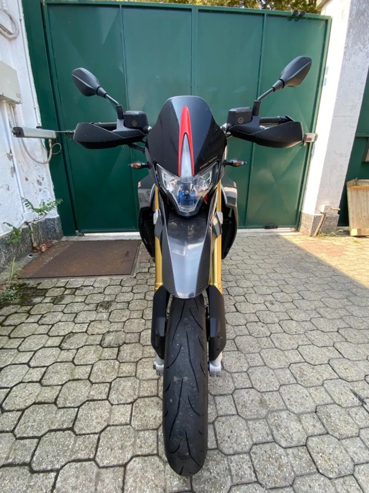 Aprilia Dorsoduro 750 Factory (2010 - 13) (2)