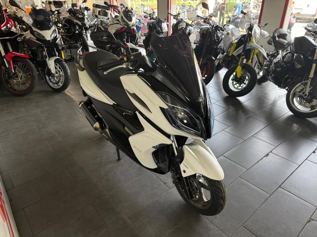 Kymco K-Xct 300i ABS (2012 - 17) (4)