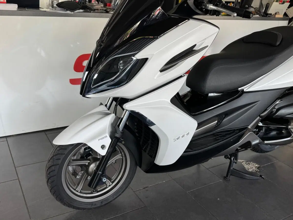 Kymco K-Xct 300i ABS (2012 - 17) (8)