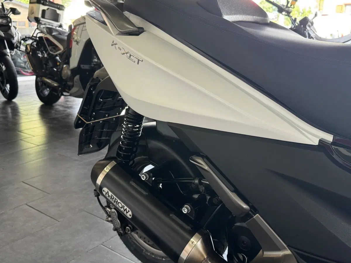 Kymco K-Xct 300i ABS (2012 - 17) (10)
