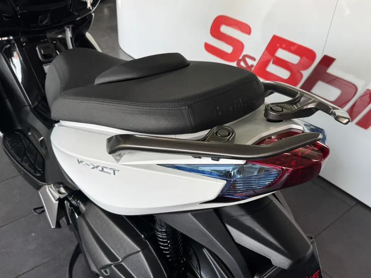 Kymco K-Xct 300i ABS (2012 - 17) (12)