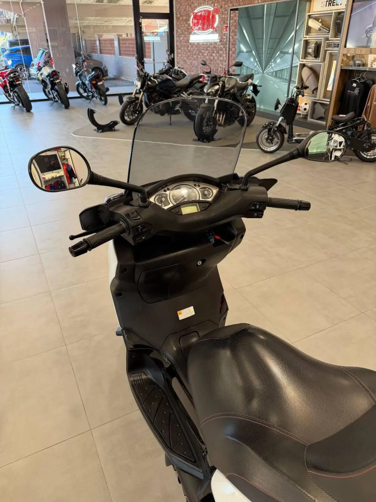 Yamaha X-Max 250 (2007 - 09) (8)
