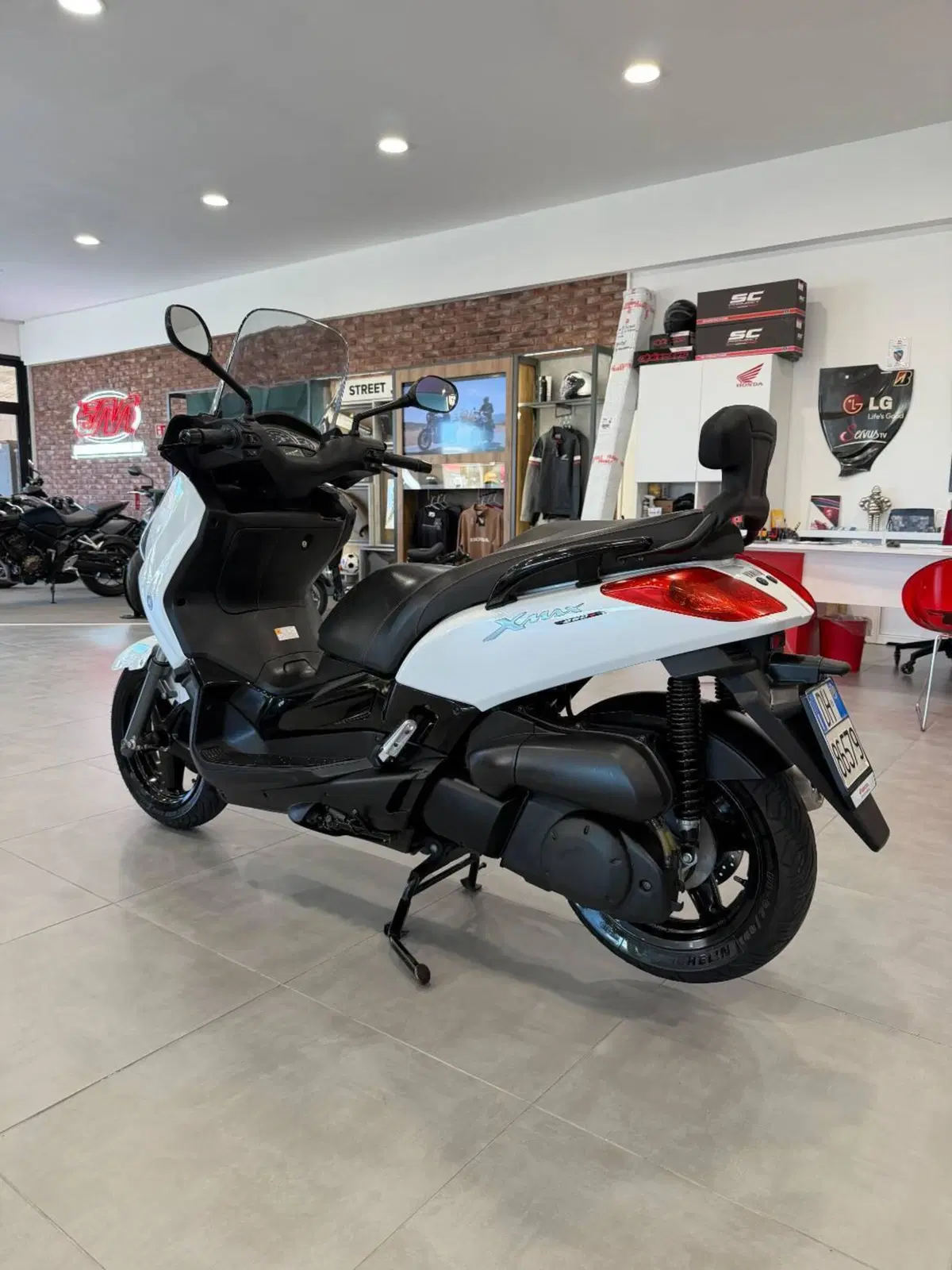 Yamaha X-Max 250 (2007 - 09) (3)