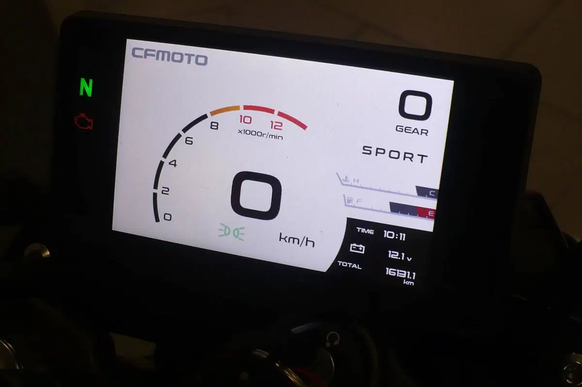 CFMOTO 650NK (2021 - 24) (9)