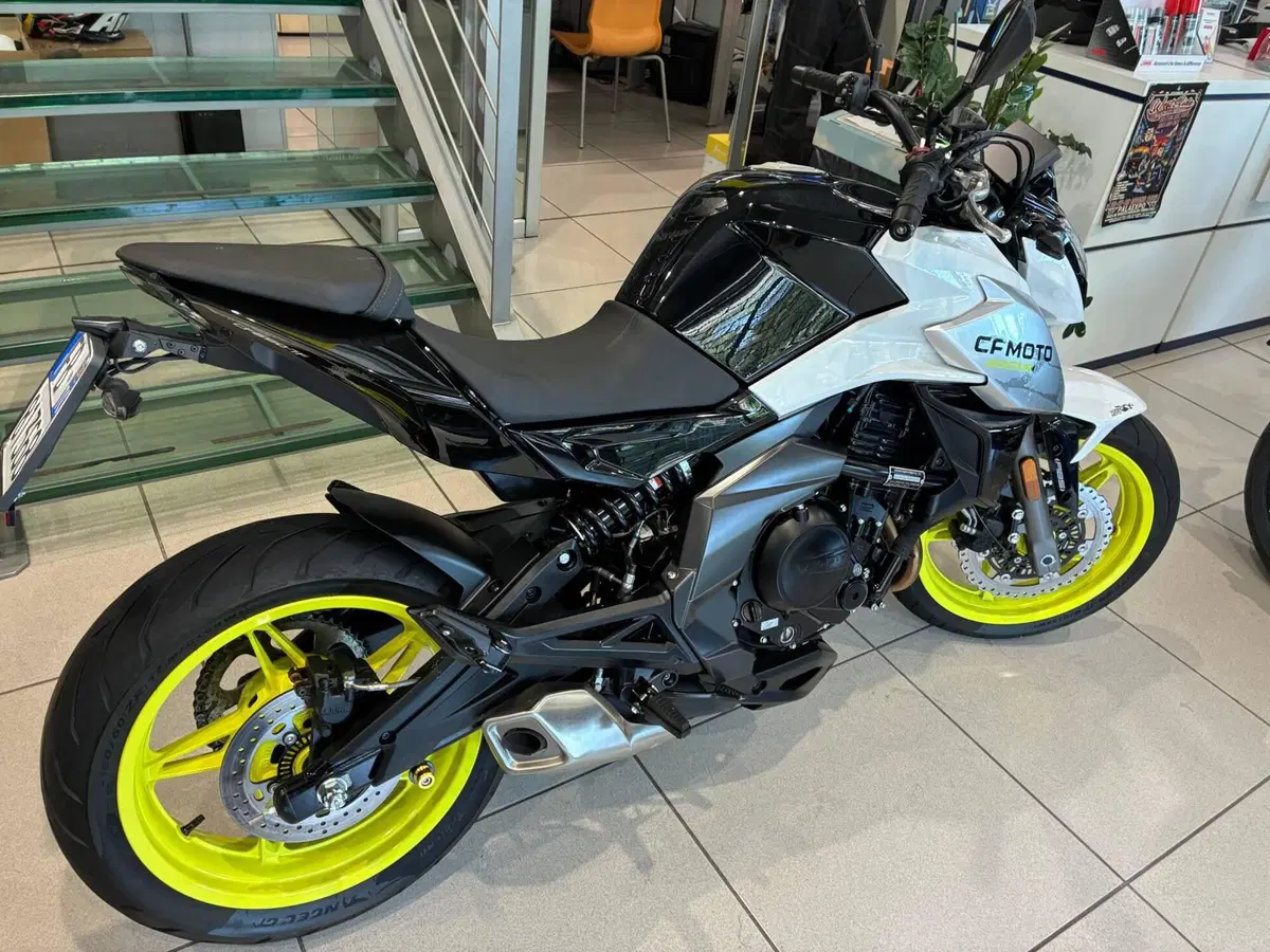 CFMOTO 650NK (2021 - 24) (6)
