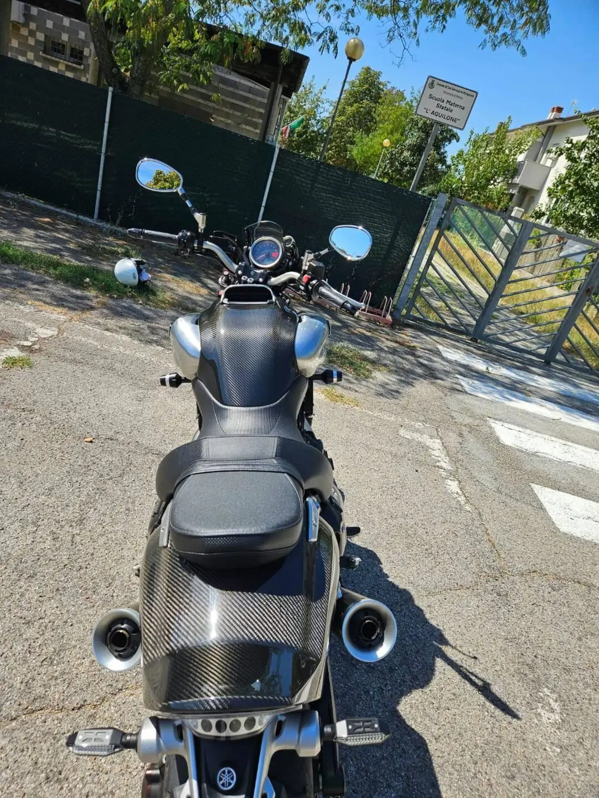 Yamaha VMAX Carbon (2015 - 16) (5)