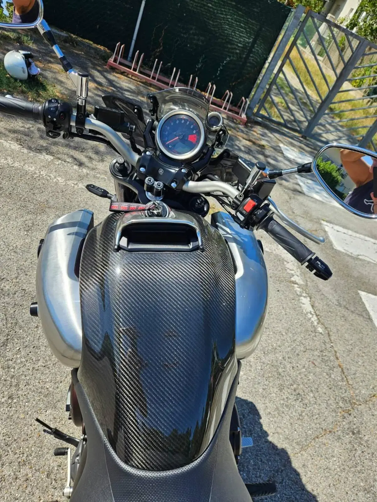 Yamaha VMAX Carbon (2015 - 16) (8)