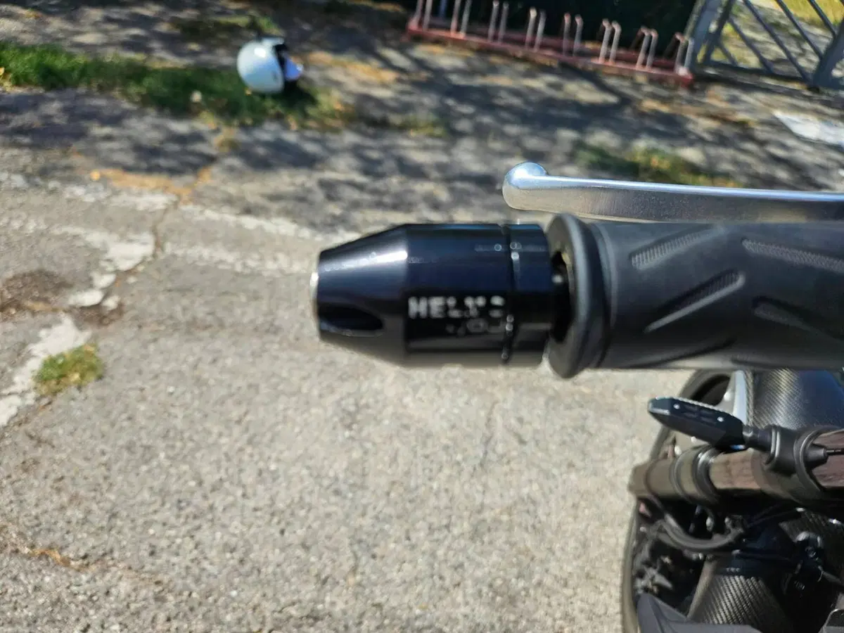 Yamaha VMAX Carbon (2015 - 16) (11)