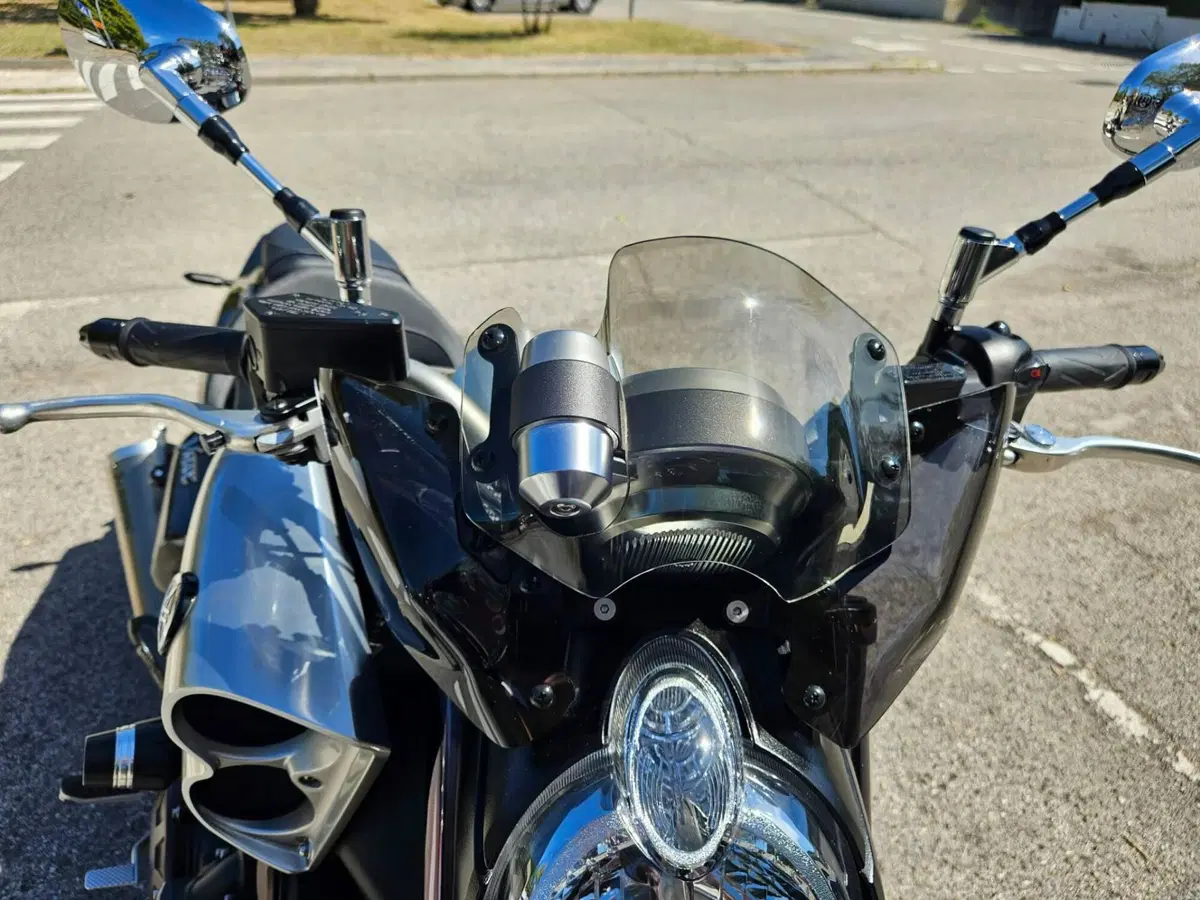 Yamaha VMAX Carbon (2015 - 16) (12)