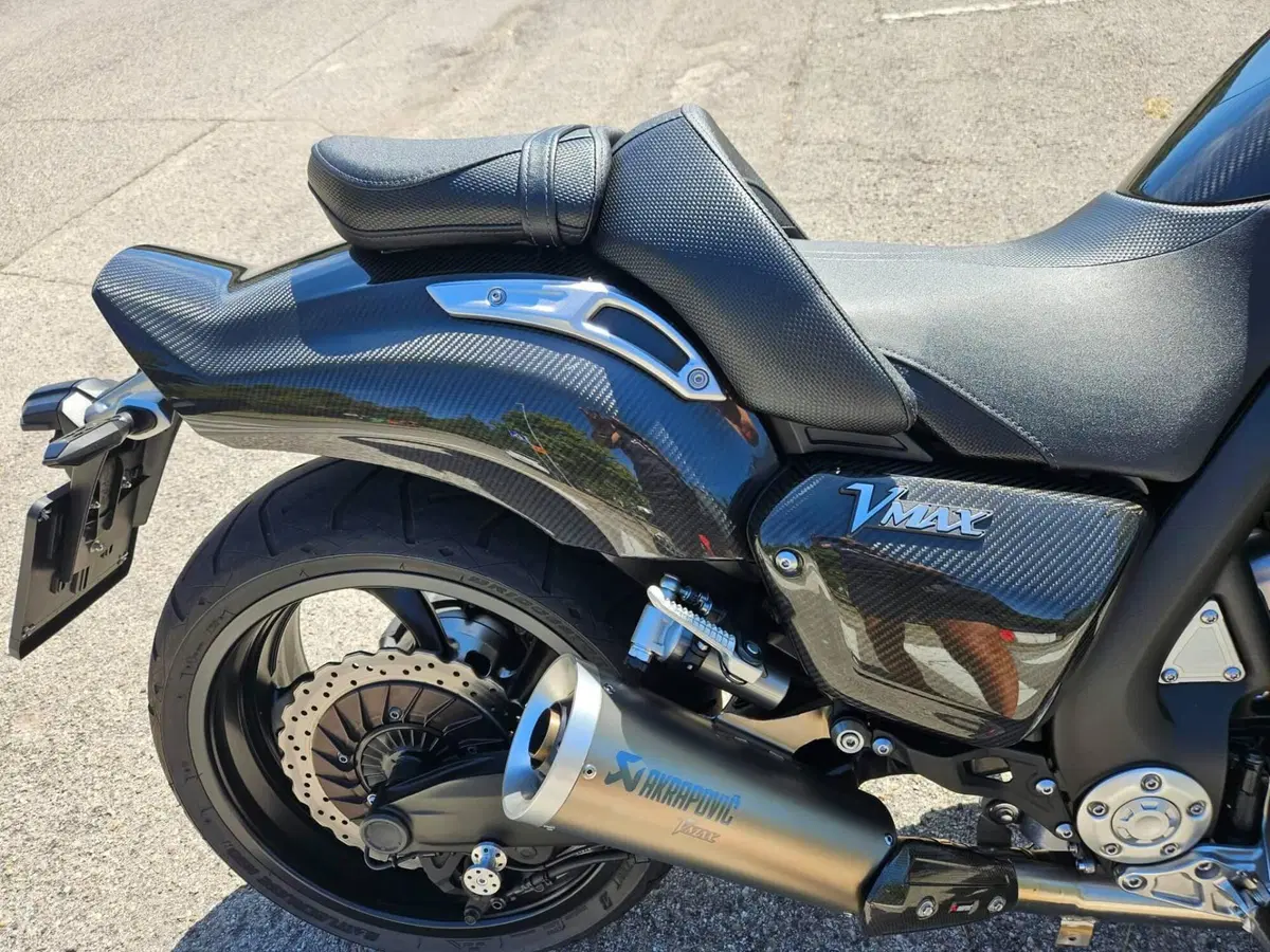 Yamaha VMAX Carbon (2015 - 16) (14)