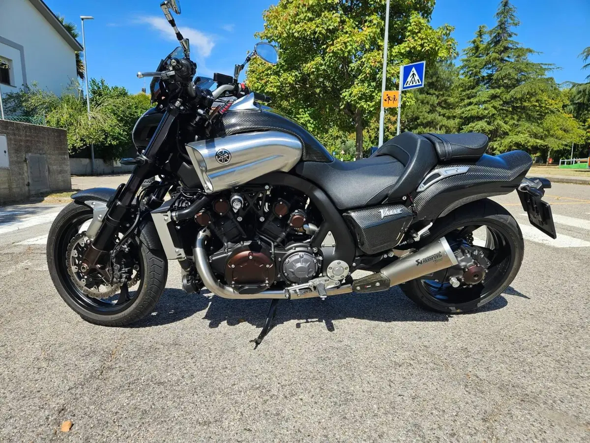 Yamaha VMAX Carbon (2015 - 16) (2)