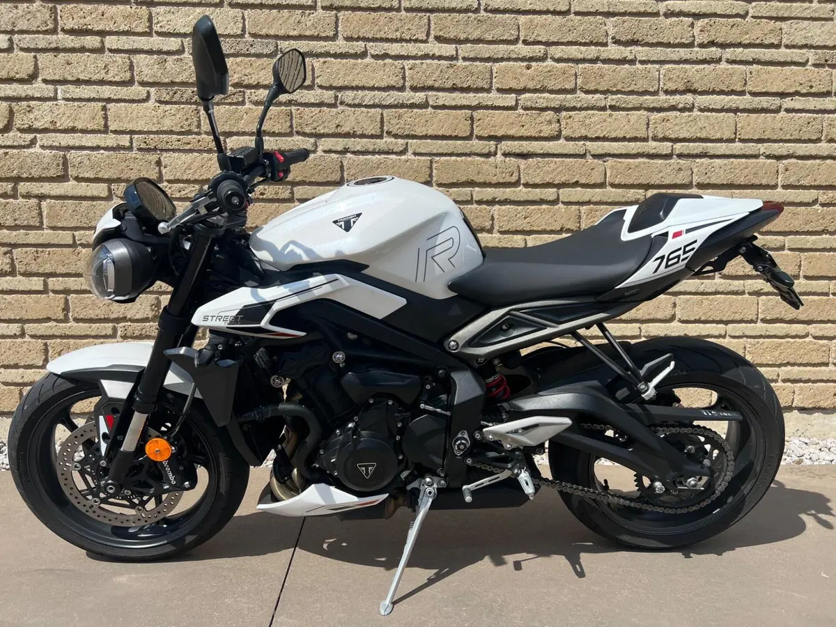Triumph Street Triple 765 R (2023 - 26) (4)