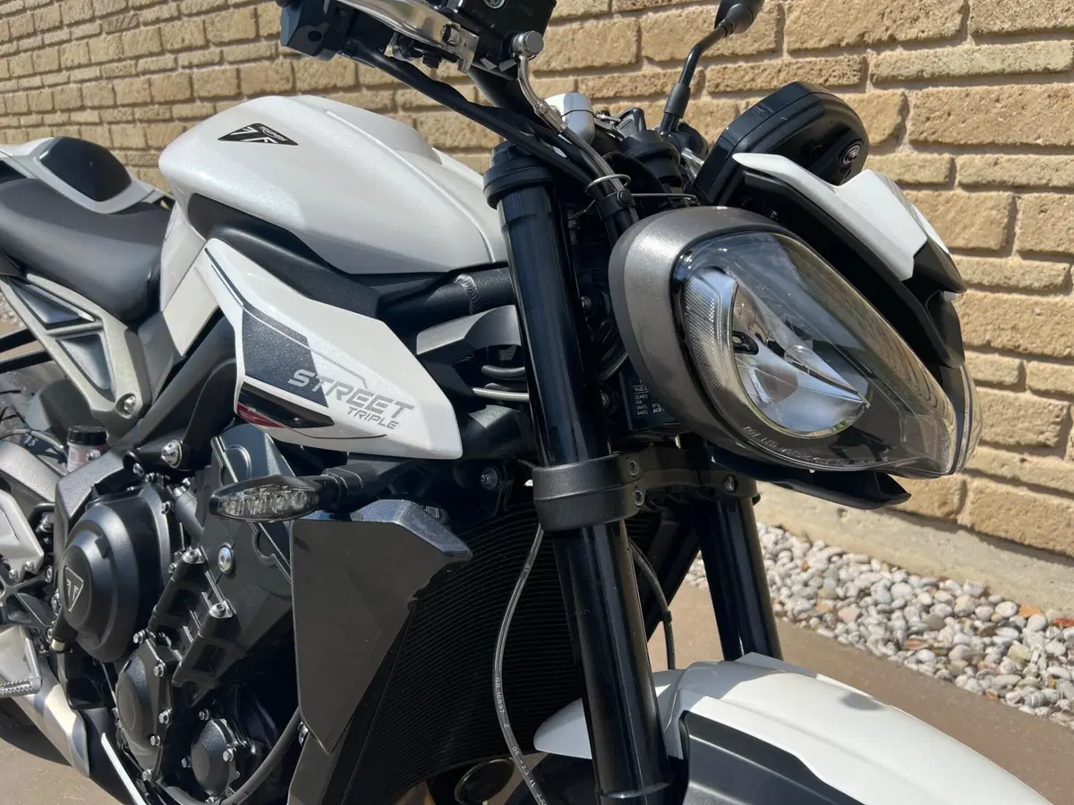 Triumph Street Triple 765 R (2023 - 26) (8)
