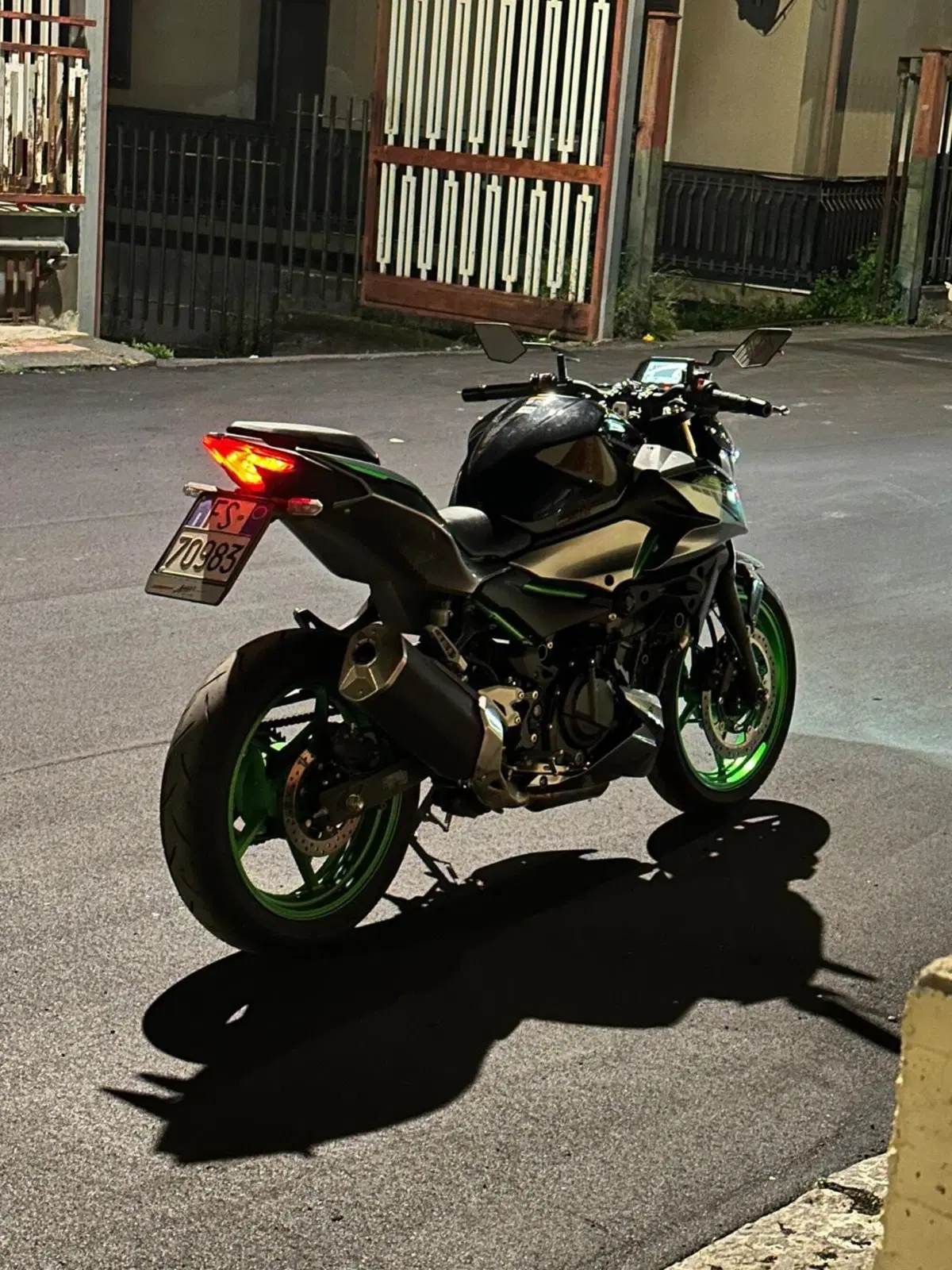 Kawasaki Z 500 SE (2024 - 26) (4)