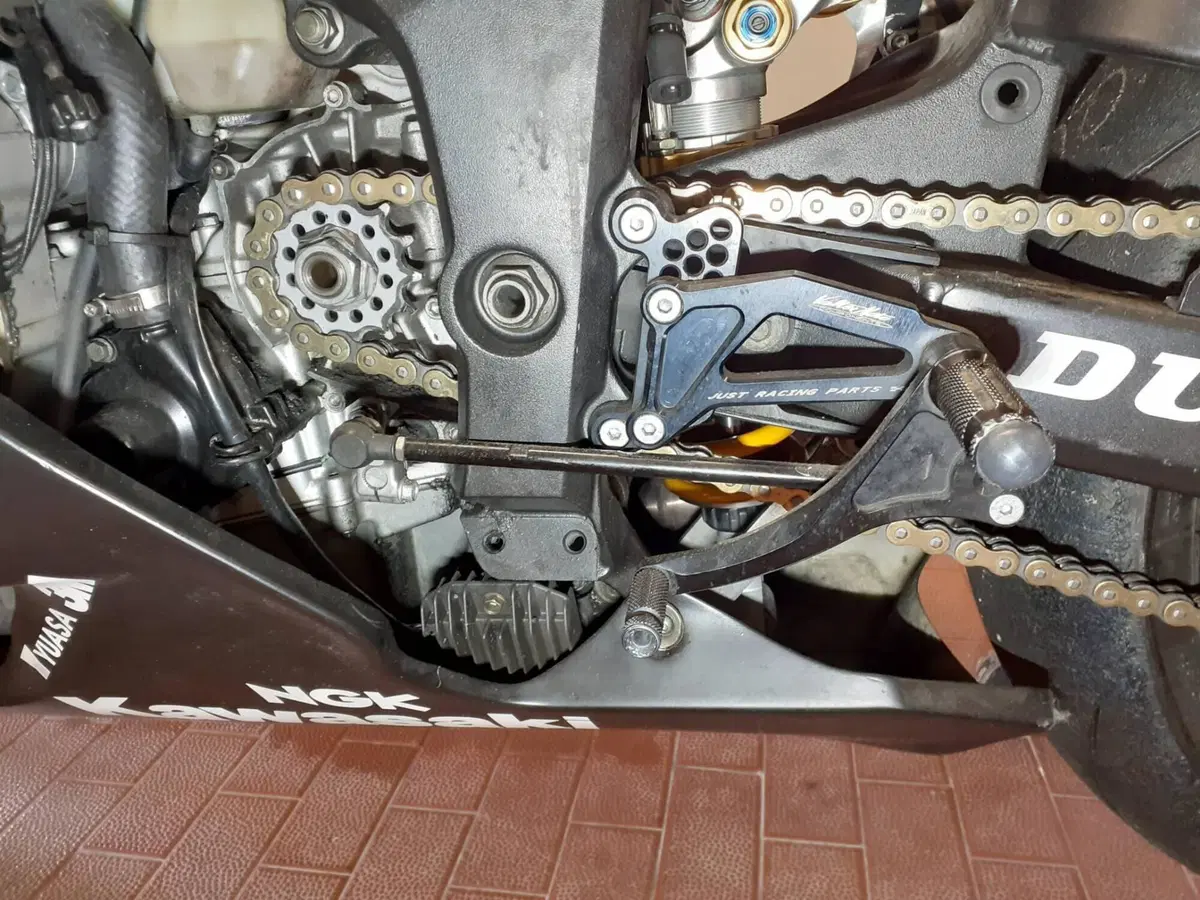 Kawasaki Ninja 636 ZX-6R (2005 - 06) (4)