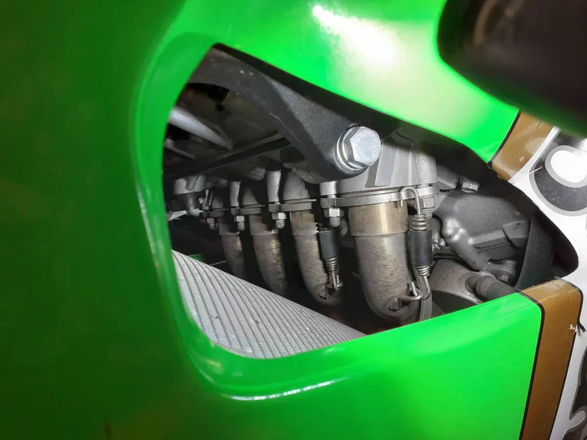Kawasaki Ninja 636 ZX-6R (2005 - 06) (6)