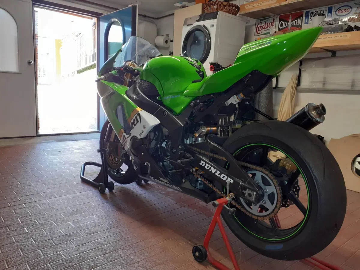 Kawasaki Ninja 636 ZX-6R (2005 - 06) (12)