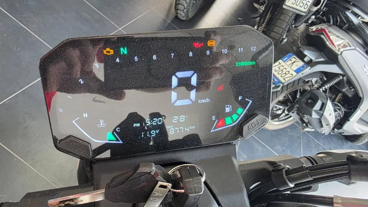 Voge Trofeo 350AC (2022 - 26) (4)