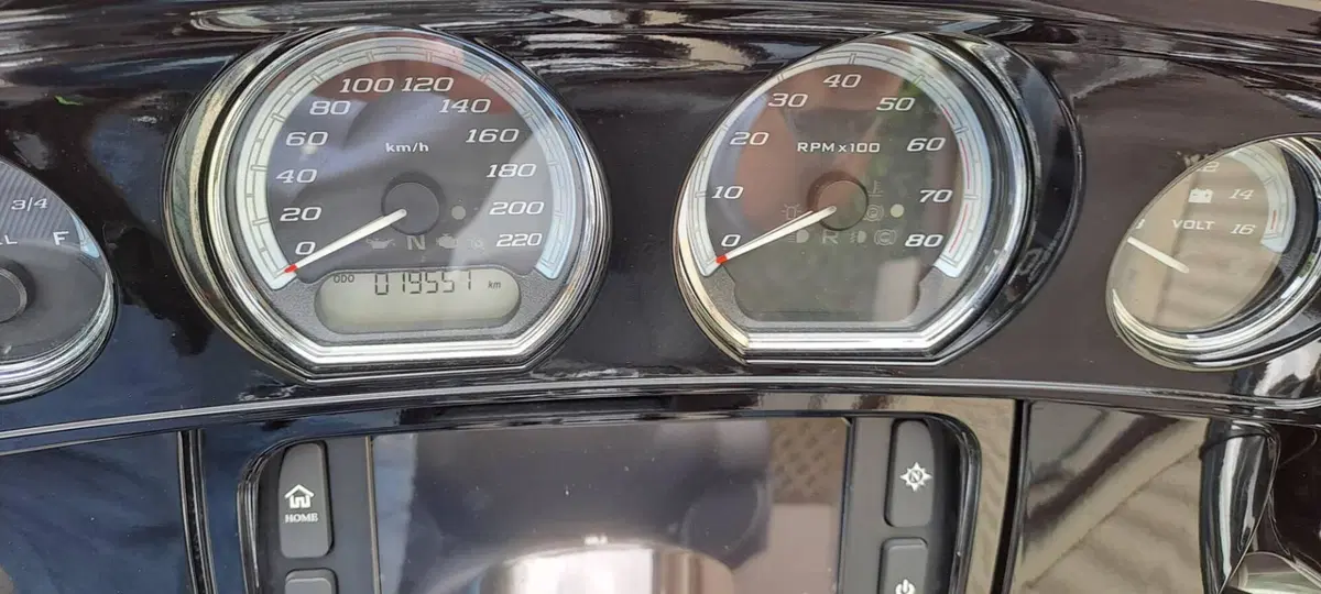 Harley-Davidson 1690 Electra Glide Ultra Limited (2016) - FLHTK (15)