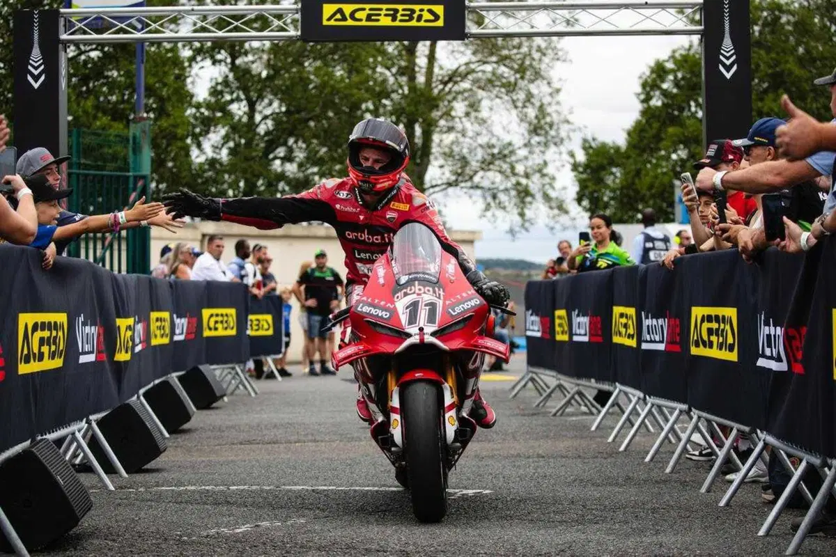SBK 2026. GP di Francia. Decima Superpole consecutiva di Nicolò Bulega a Magny Cours [GALLERY] 