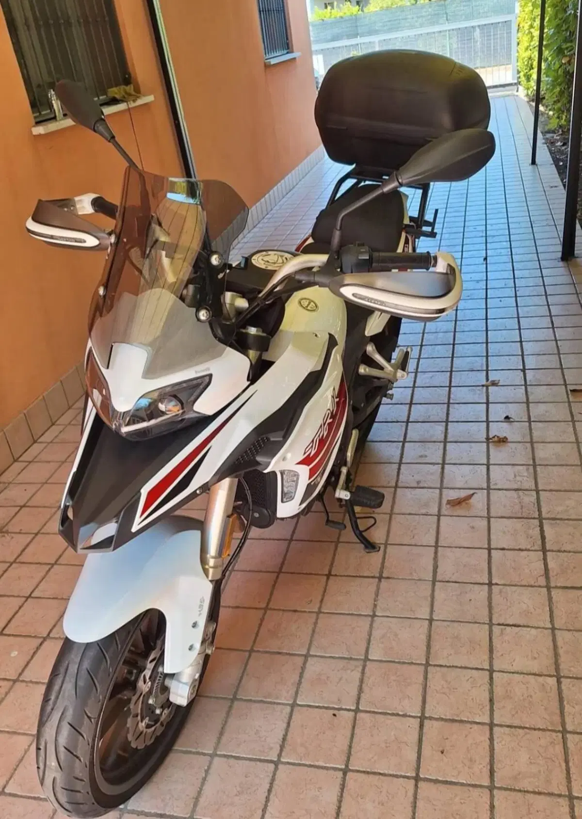 Benelli TRK 251 (2022 - 25) (3)
