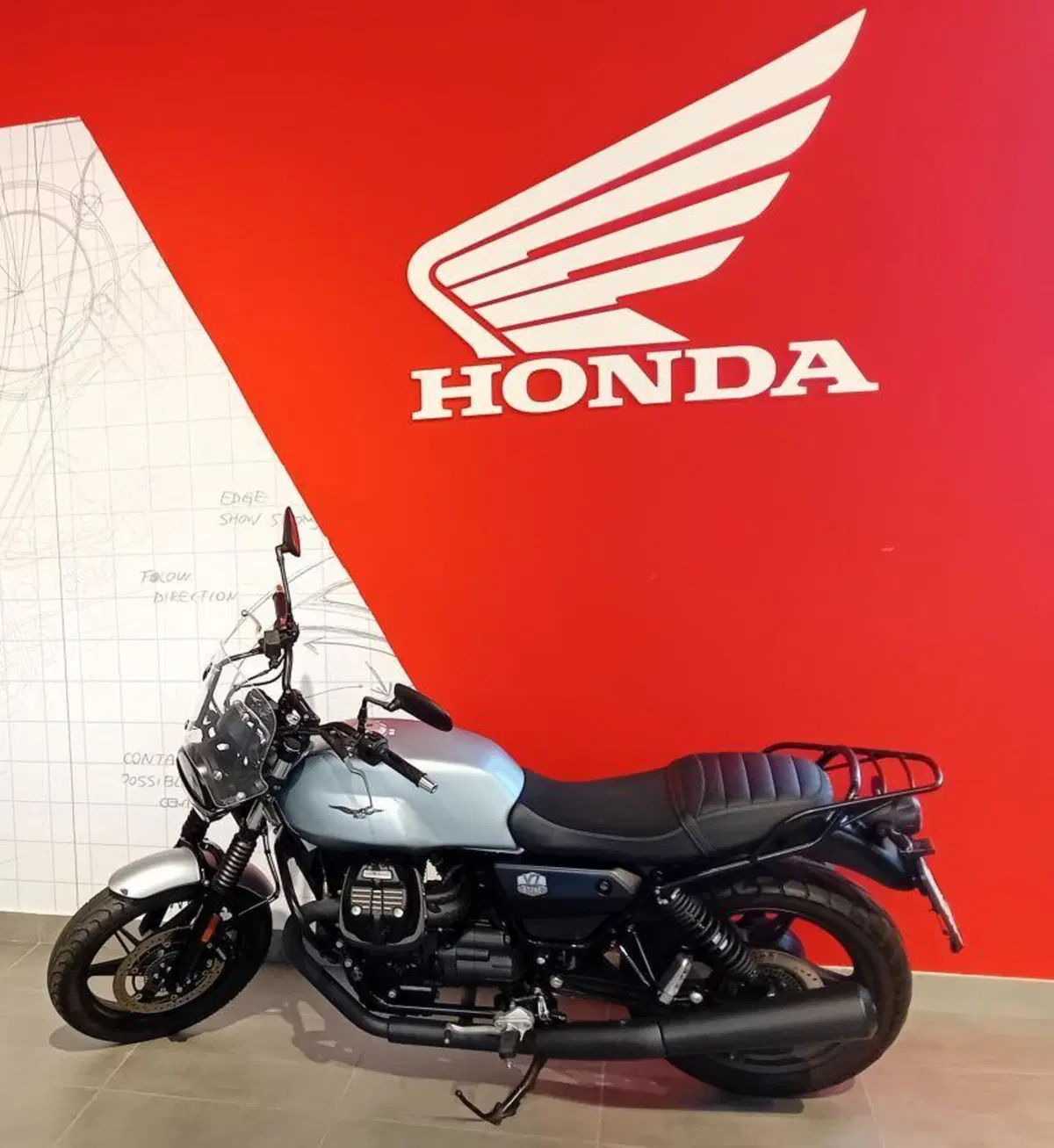 Moto Guzzi V7 Stone (2021 - 24) (2)