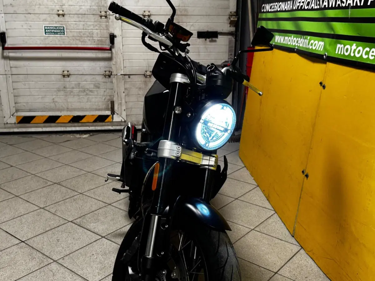 Brixton Motorcycles Crossfire 500 (2021 - 25) (5)