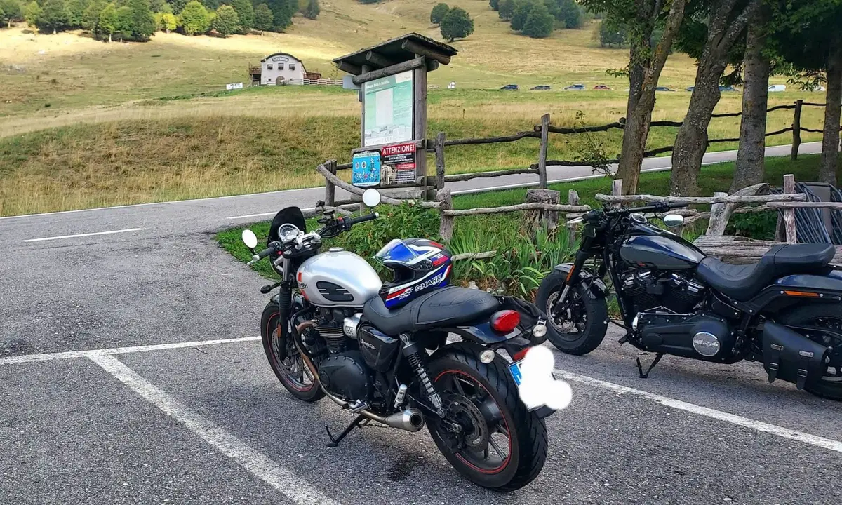 Triumph Street Twin 900 (2016) (2)