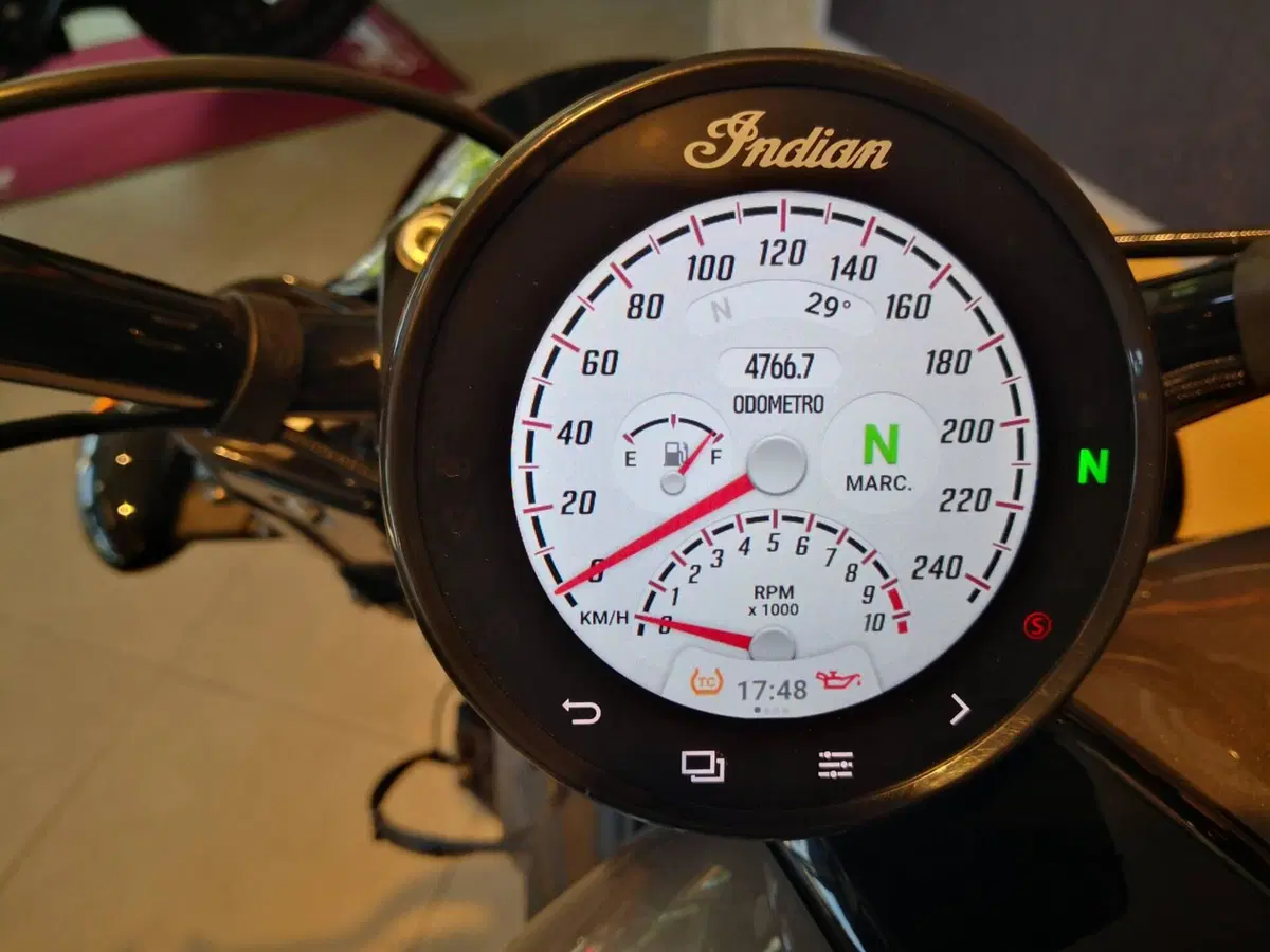 Indian Scout 1250 Bobber Limited + Tech (2025 - 26) (12)