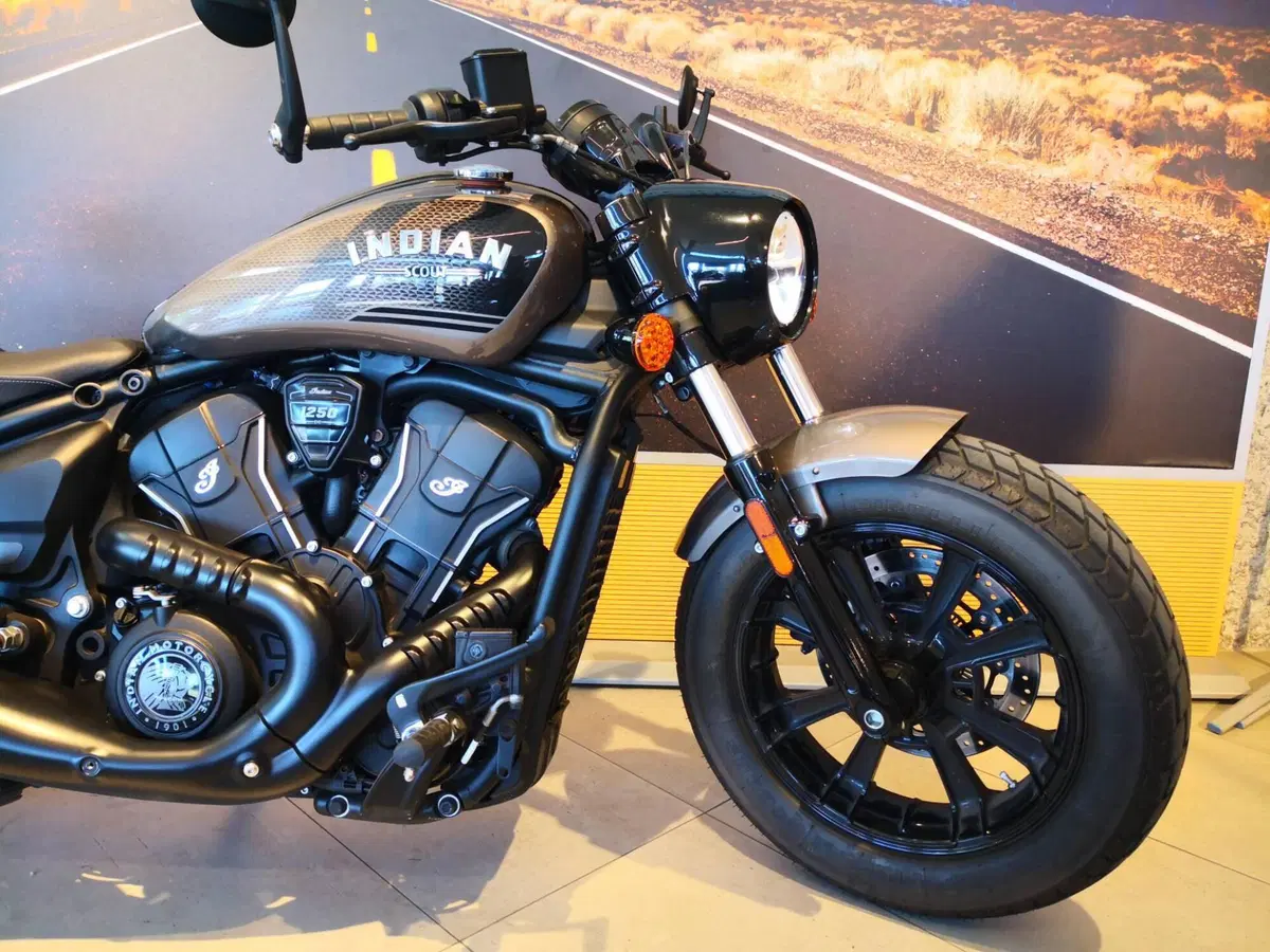 Indian Scout 1250 Bobber Limited + Tech (2025 - 26) (4)