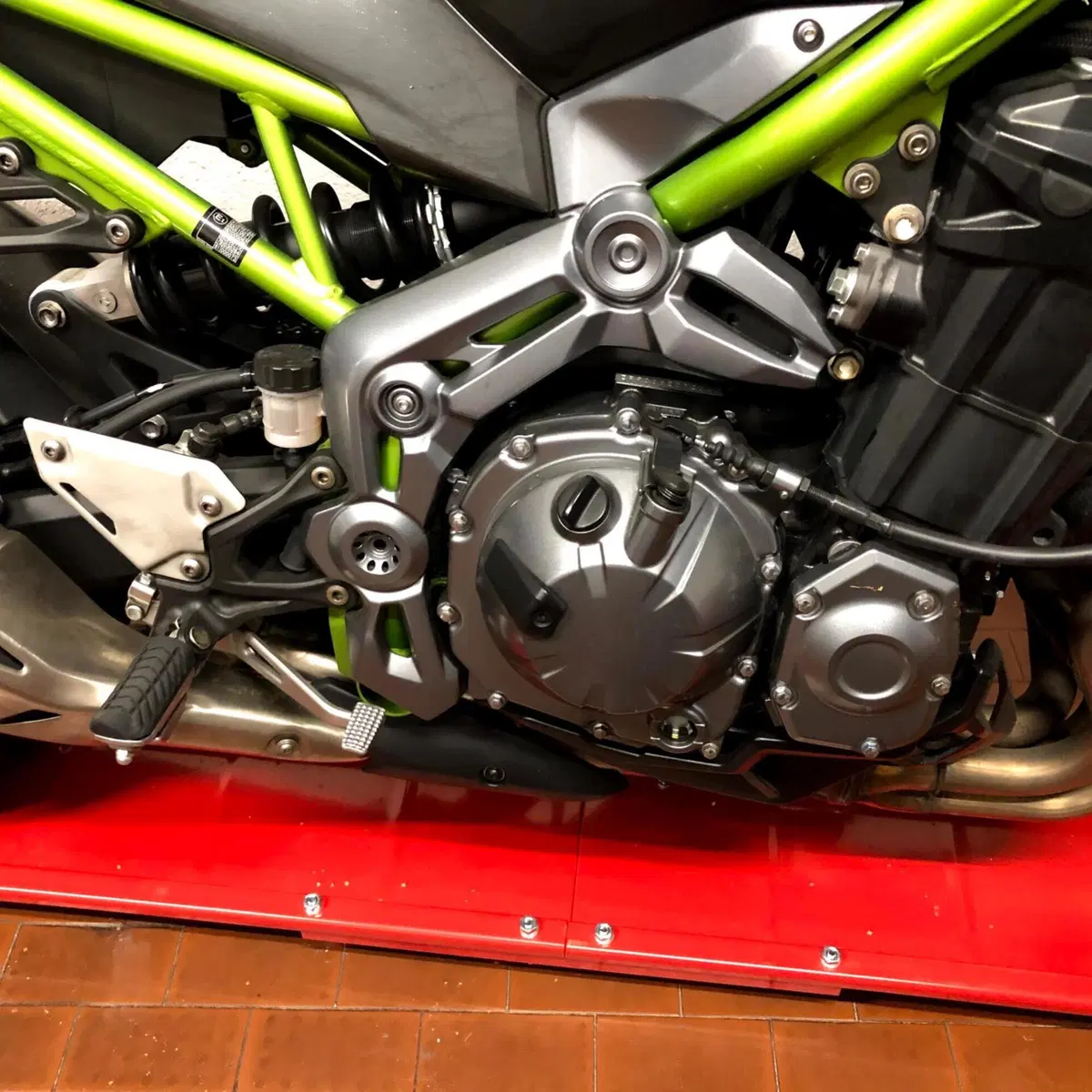 Kawasaki Z 900 (2017 - 18) (4)