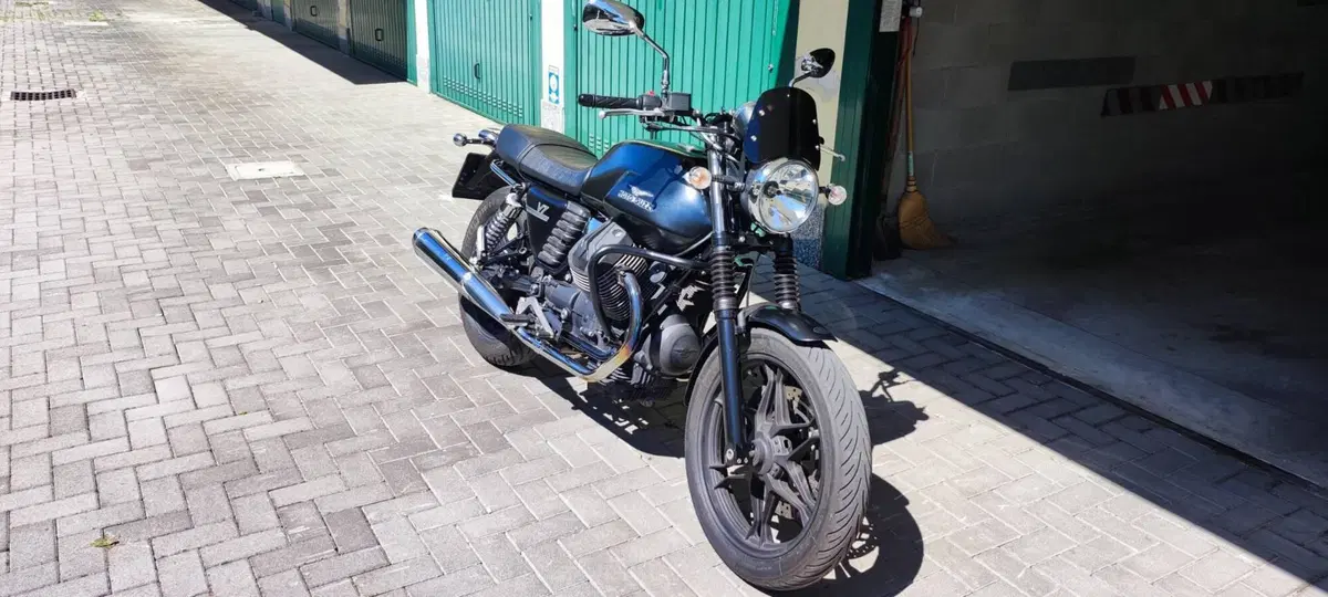 Moto Guzzi V7 Stone (2012 - 15) (3)