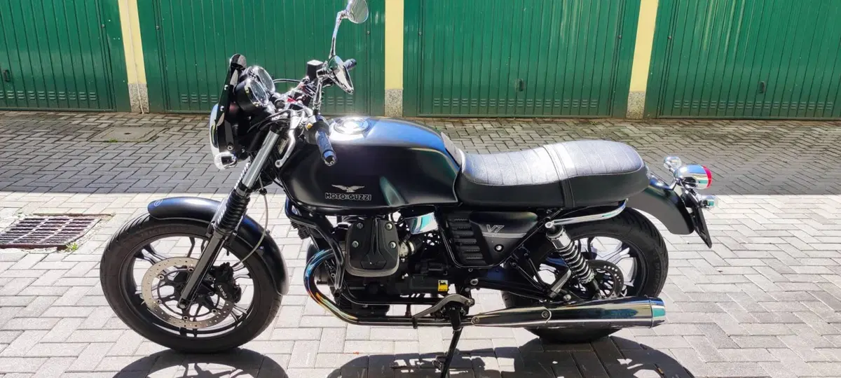 Moto Guzzi V7 Stone (2012 - 15) (4)